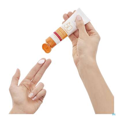 Sie sehen eine Packung Vichy Capital Soleil 3in1 antioxidative Sonnenpflege, 50 Milliliter, Produktbild: 08 Vichy Capital Soleil 3in1 antioxidative Sonnenpflege, 50 Milliliter, A-Nr.: 4802647 - 08