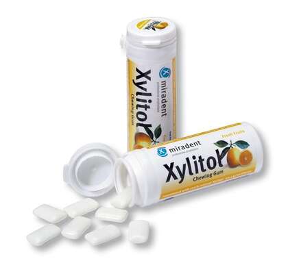 Sie sehen eine Packung miradent Xylitol Chewing Gum, 30 Stück, Produktbild: 01 miradent Xylitol Chewing Gum, 30 Stück, A-Nr.: 3087042 - 01