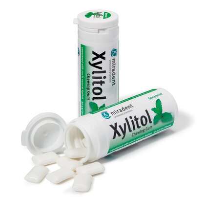 Sie sehen eine Packung miradent Xylitol Chewing Gum, 30 Stück, Produktbild: 01 miradent Xylitol Chewing Gum, 30 Stück, A-Nr.: 3087065 - 01