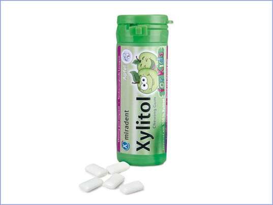 Sie sehen eine Packung miradent Xylitol Chewing Gum, 30 Gramm, Produktbild: 01 miradent Xylitol Chewing Gum, 30 Gramm, A-Nr.: 4192315 - 01