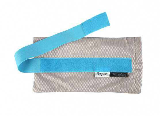 Sie sehen eine Packung Nexcare™ ColdHot Therapy Pack Flexible Thinsulate, 23.5 cm x 11 cm, 1 Stück, Produktbild: 03 Nexcare™ ColdHot Therapy Pack Flexible Thinsulate, 23.5 cm x 11 cm, 1 Stück, A-Nr.: 4251704 - 03