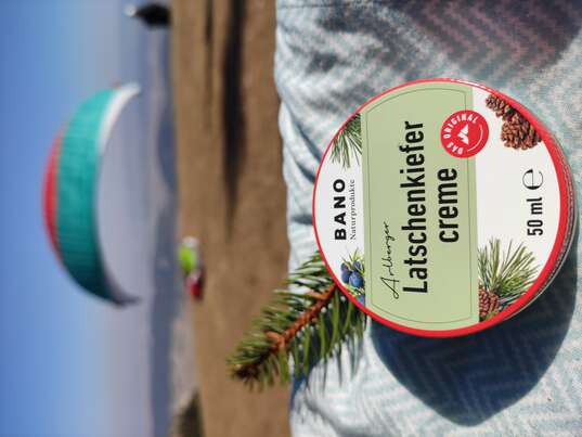 Sie sehen eine Packung Arlberger Latschenkiefercreme, 50 Milliliter, Produktbild: 03 Arlberger Latschenkiefercreme, 50 Milliliter, A-Nr.: 0887687 - 03
