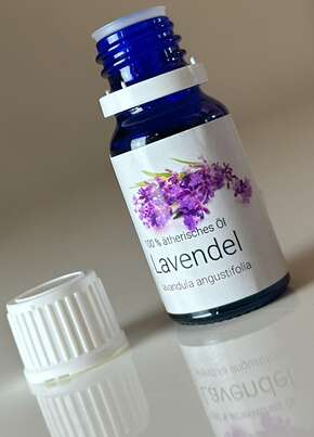 Sie sehen eine Packung Aethera Lavendelblüten-Öl, 10 Milliliter, Produktbild: 01 Aethera Lavendelblüten-Öl, 10 Milliliter, A-Nr.: 2981367 - 01